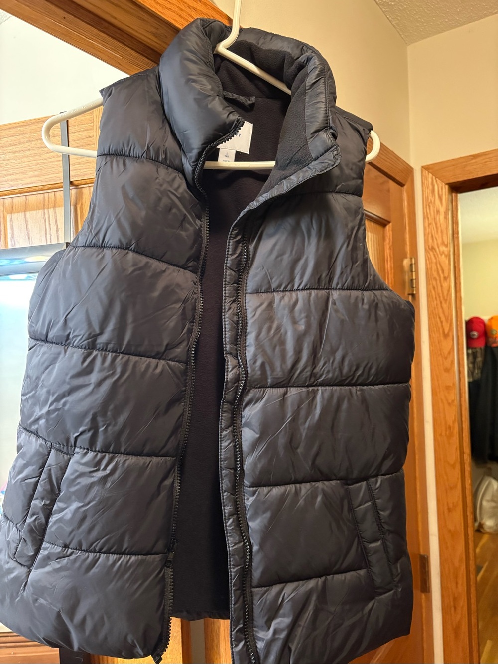 Old Navy Quilted Sleeveless Puffer Vest in Black